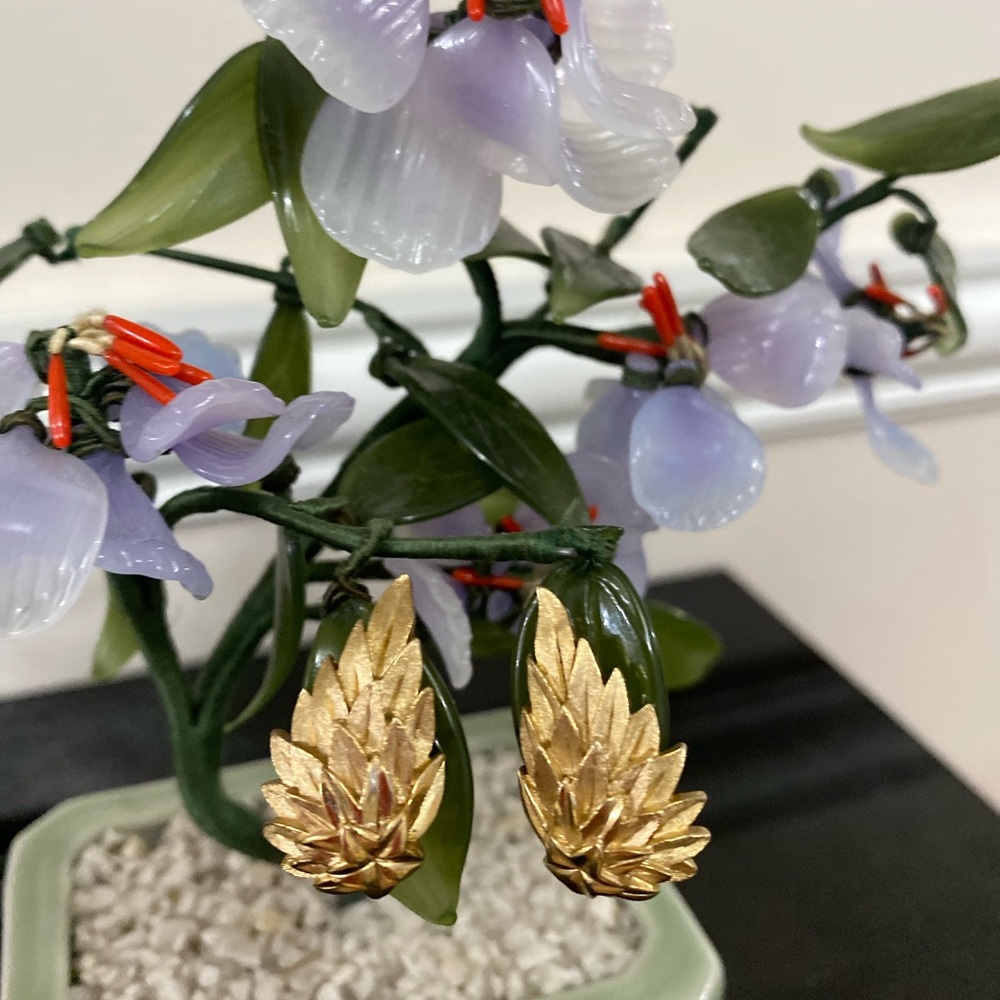 Stunning Vintage Crown Trifari earrings